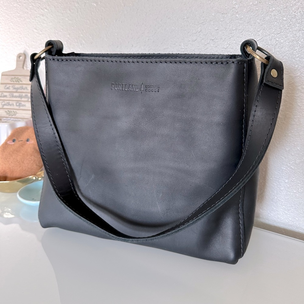 NWOT 🖤 Portland Leather Triangle Zip Bag in Elegant Smooth Black Color.